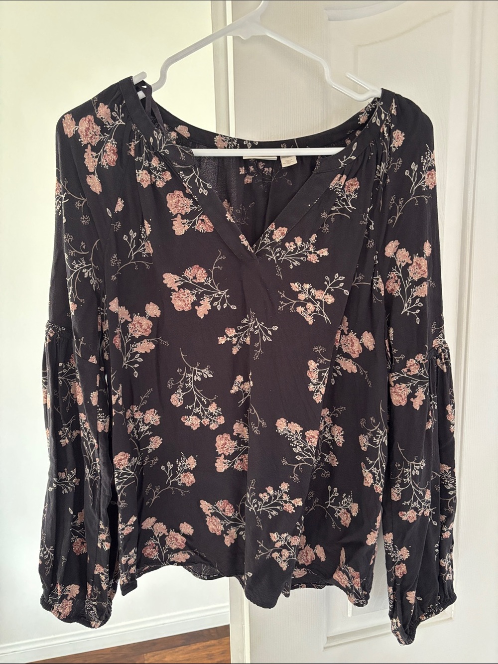 Women’s Black Floral V-Neck Long Sleeve Top